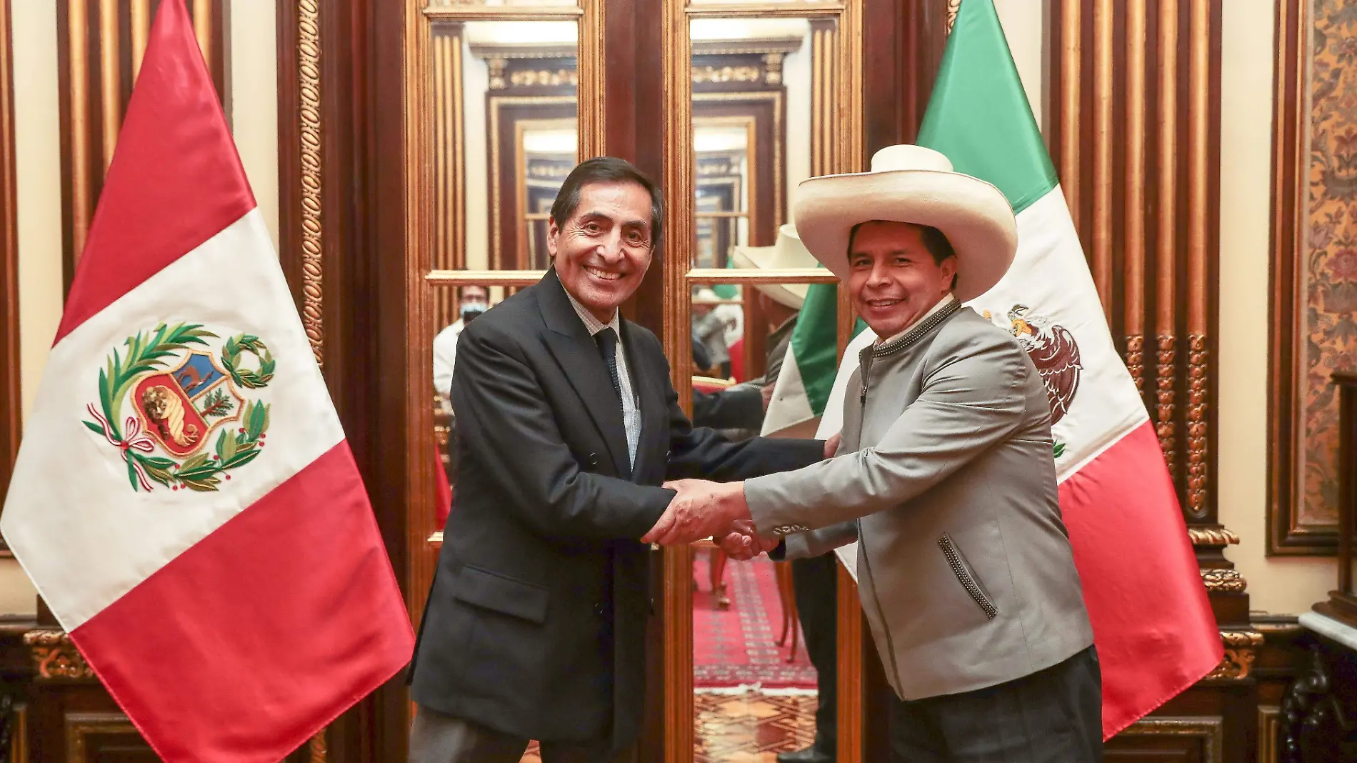 Jefe de Estado, Pedro Castillo, recibe en visita protocolar al secretario de Hacienda de México, Rogelio Ramírez de la O. CORTESÍA FLICKR Presidencia Perú (2)